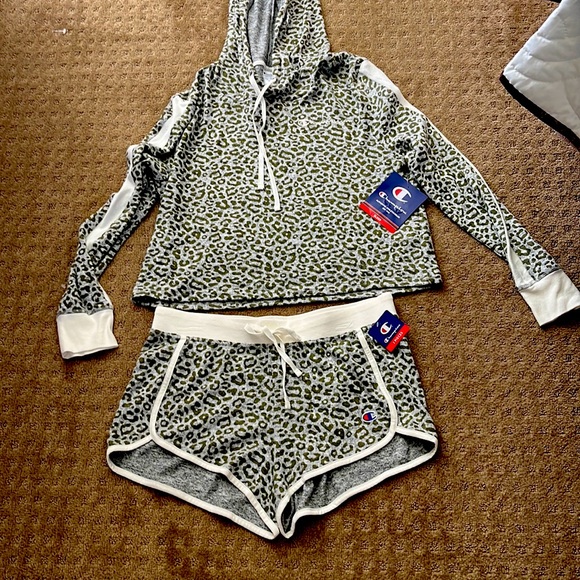 Champion Other - NWT Champion authentic Women’s sleep hoodie with shorts, size large!